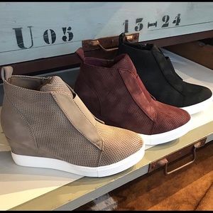 Wedge Sneaker Size 6.5